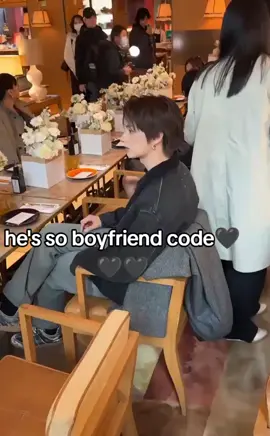 POV: Jun waiting his gf #wenjunhui #jun #seventeen #moonjunhui #fyp 