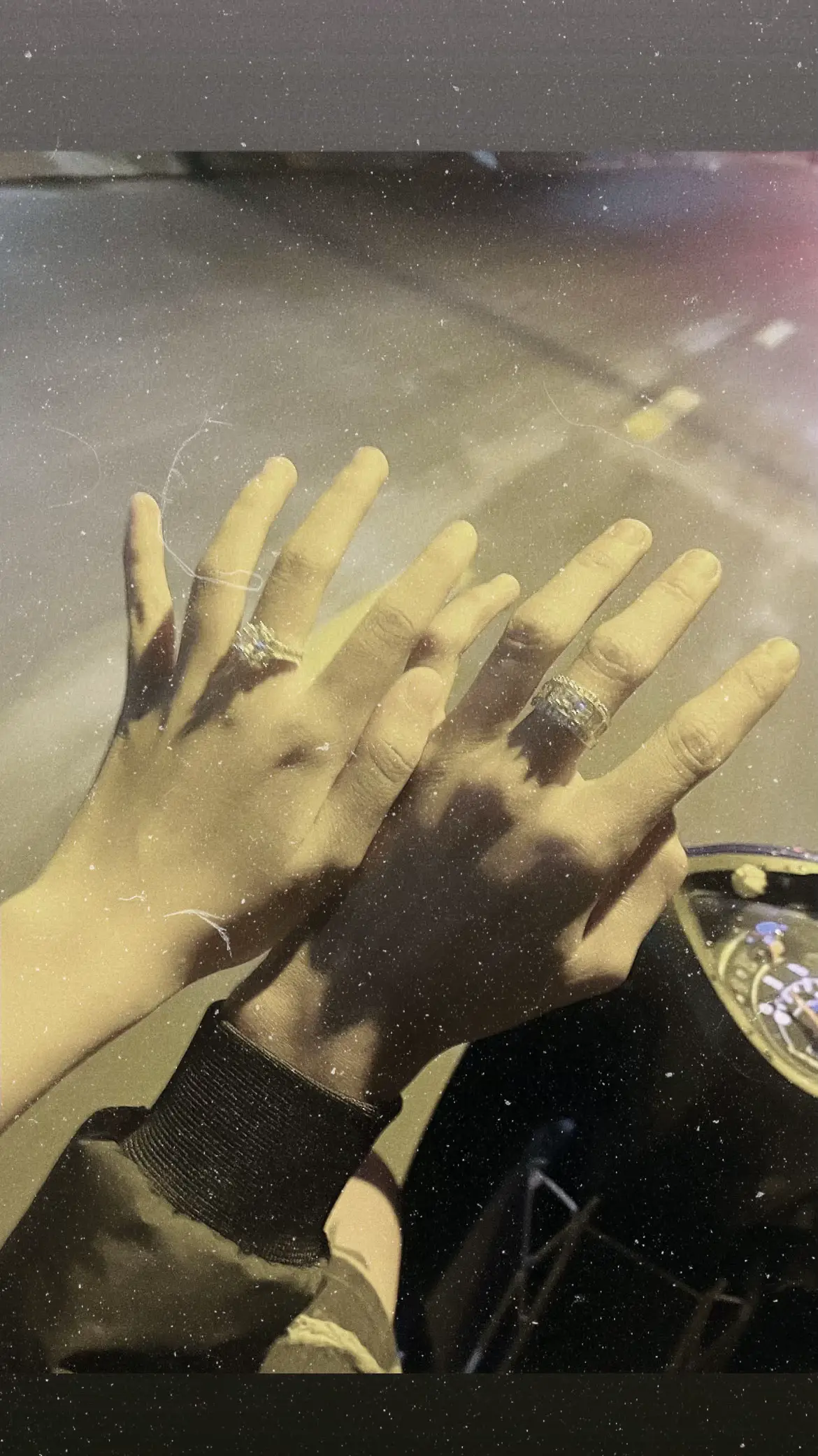 Em không biết tương lai sẽ như thế nào, chỉ biết hiện tại em có anh, em thật sự đang rất hạnh phúc khi có anh bên cạnh. Chúng ta hãy cùng nhau cố gắng gìn giữ mqh này thật lâu, đừng vì chút hiểu lầm mà bỏ nhau anh nhé#xuhuonggggggggggggggggg #xuhuong #abcxyz 