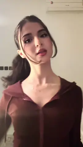 لا بس رفعت شعري وحبيت شكلي فيه ✨💕