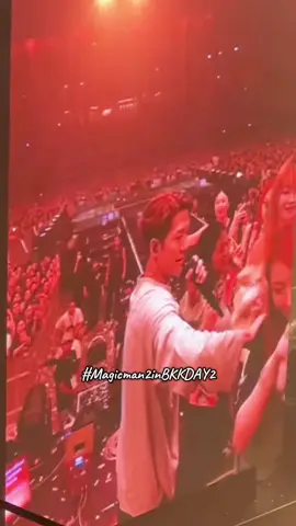 “ เร็ววววววววๆๆ “ พี่แจ็คบอกแฟนๆให้ไปอยู่ข้างหลัง😂😂 คนไทยคนหนึ่ง~~~💕👑 #JacksonWang #หวังเจียเอ่อร์王嘉爾 #Magicman2inBKKDAY2 #MAGICMAN2inBKK 