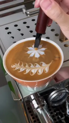 Make a great latte without latte art.#coffee #barista #pov #fyp #cafe 
