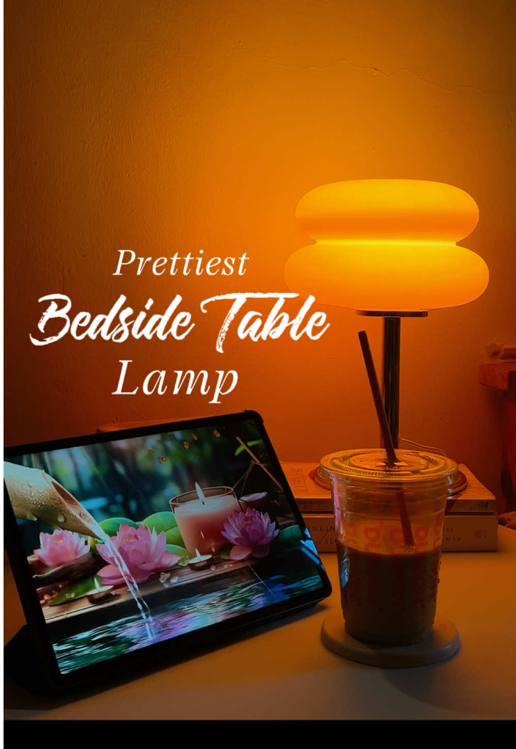 Hindi ko in-expect na ganito siya kaganda in person. Saktong liwanag, sakto sa aesthetic—perfect pang bedside. #tablelamp #aesthetic #cozyathome #roomdecor #lamp 