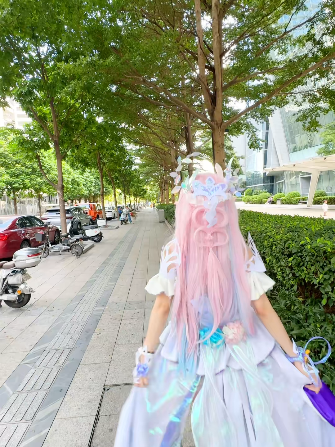 Không ai giữ váy cho bả nên bả tự làm 😋 Cre: ivo927 #hsr #hsrcosplay #cyrene #phainon #cute #funny #tkght  #广州cicf #崩坏星穹铁道 #大昔涟 #白厄 #带娃日常