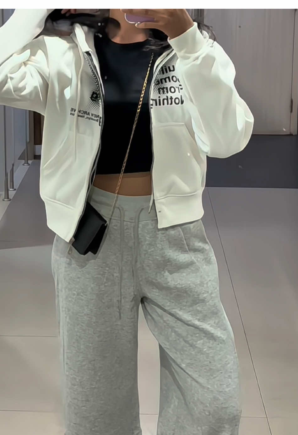 #OOTD #outfitsimple #joggerpants #celanajogger #sweatpants 