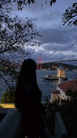 19:19 Çünkü hayat, birinin tüm kalbiyle senin yanında olduğunu bildiğinde güzelleşiyor.