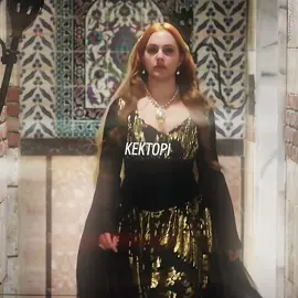 Хюррем Султан — одна из самых известных женщин в истории Османской империи. Она была наложницей, а затем официальной женой султана Сулеймана Великолепного (правил с 1520 по 1566 гг.). Ключевые факты о Хюррем: 	•	Происхождение: родилась, вероятно, в Восточной Европе (современная Украина или Польша) и попала в Османскую империю в детстве как рабыня. 	•	Статус: стала женой Сулеймана, что было редкостью — до неё султаны обычно не заключали официальный брак с наложницами. 	•	Влияние: оказывала большое влияние на политику Османской империи, участвовала в назначении наследников и дипломатических вопросах. 	•	Дети: мать нескольких детей Сулеймана, среди них будущий султан Селим II. 	•	Благотворительность: строила мечети, фонтанчики, медресе и другие общественные сооружения. Хюррем стала символом политической мудрости, интриг и силы женщин в османском гареме. #hurremsultan #hurremsultan #hurremsultanedit #muhteşemyüzyıledit #edit #fup #foryou #sultan #viral #magnificentcentury #magnificentcenturyedit #fupage 