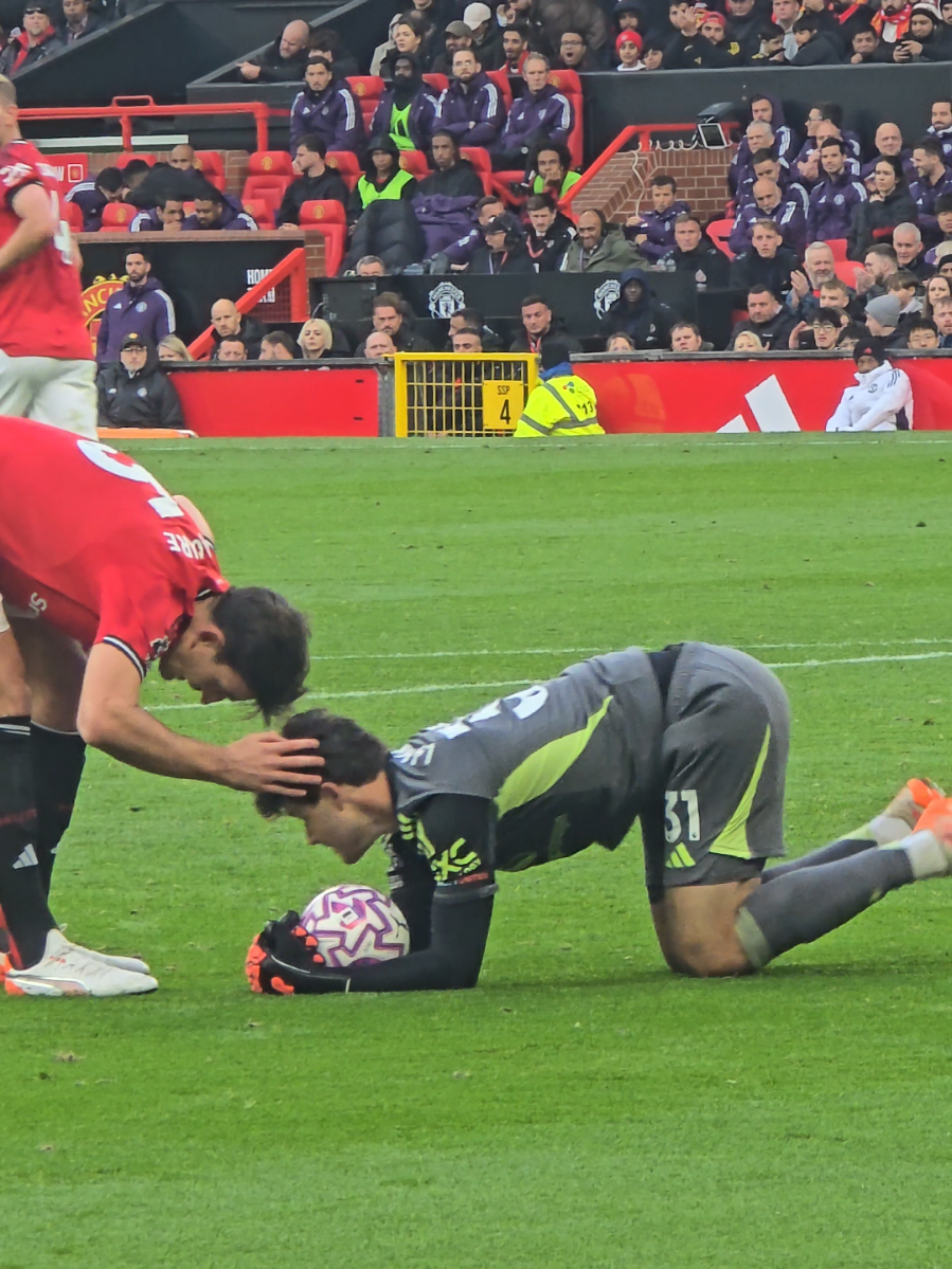 Great debut by Lammens today!  #mufc #manchesterunited #lammens #maguire 