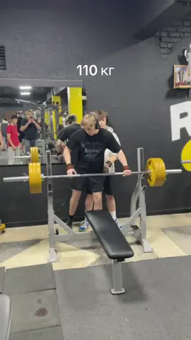 Не тот сильный кто сильный, а тот кто не слабый.(джейсон стетхем)#benchpress #gym #жимлежа 