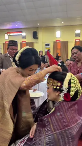 Borhat ma ho boru, raphon tangiangki❤️❤️ #adatbatak #pernikahanbatak #borhatmadainang #uloshela 