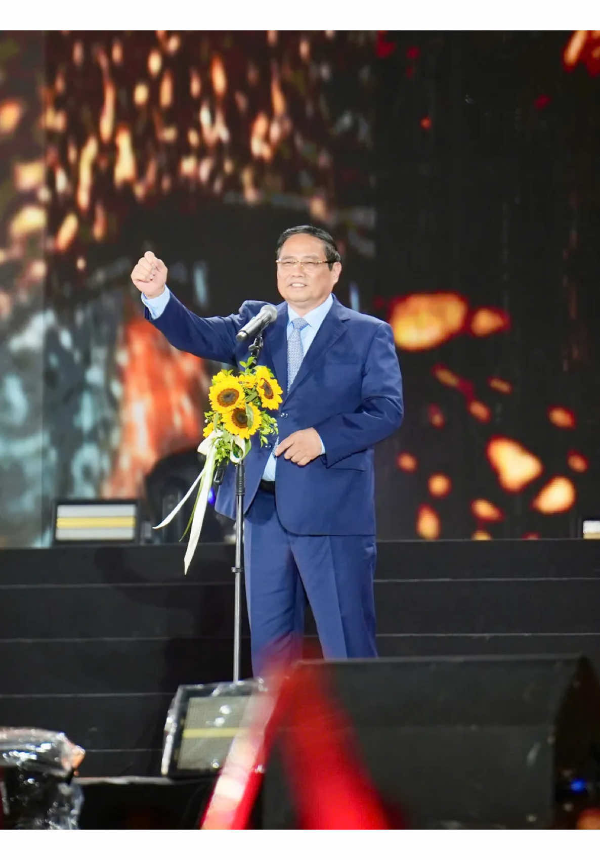 Mê cách bác phát biểu không cần nhìn giấy  Trí tuệ, tâm sáng   Thủ tướng đa tài,nhà ngoại giao tuyệt vời, thủ tướng của nhân dân. Chúc bác có thật nhiều sức khoẻ để phục vụ đất nước và nhân dân Việt Nam 🇻🇳#thutuongphamminhchinh #phamminhchinh #vtv24 