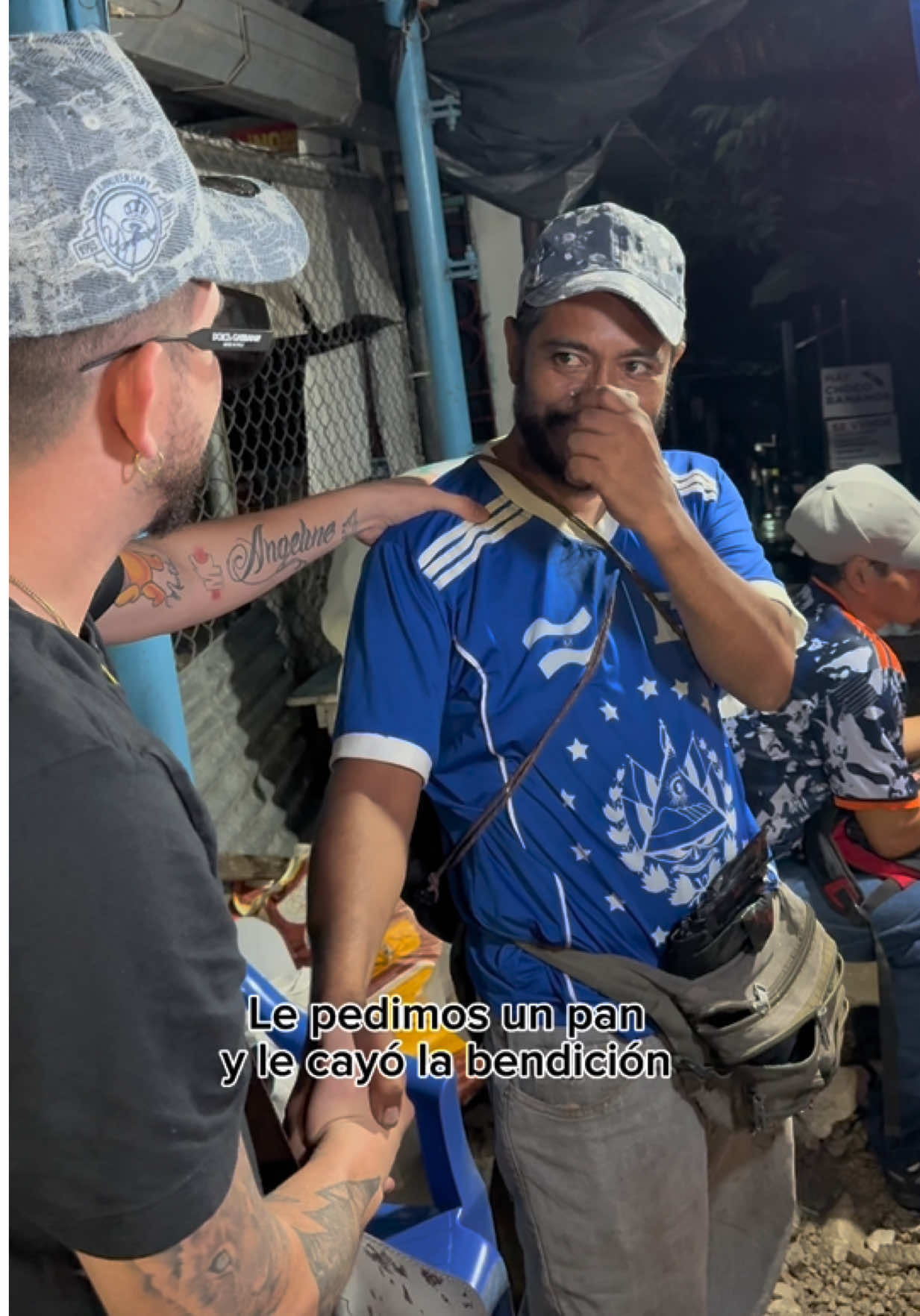 Regalando la bendición de Dios en las calles de El Salvador 🇸🇻😱😂