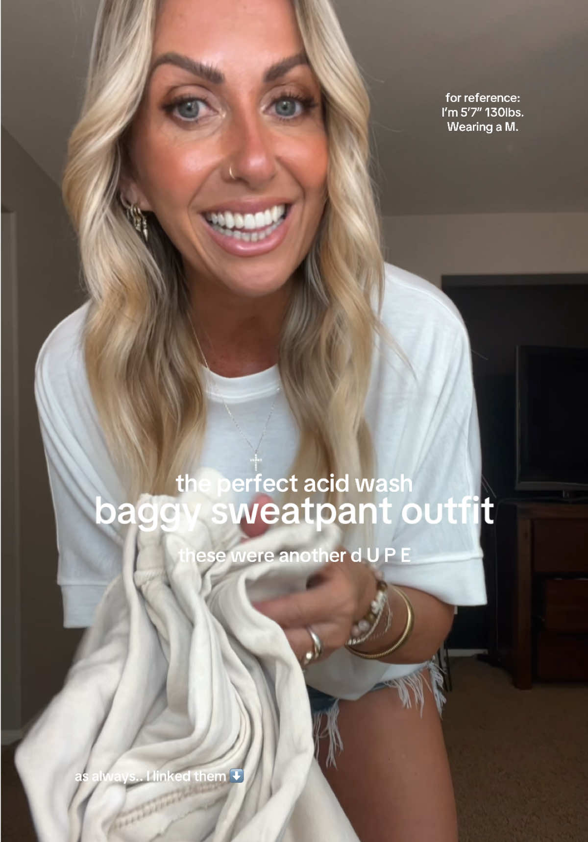 This outfit on repeat! Casual but make it SO cute! 🫶🏻 Pants: Medium/Oatmeal Shirt: Small/White Cardigan: Medium/Cream