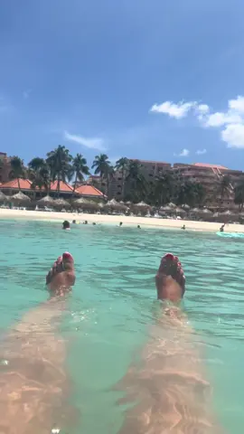 Keep it 💯 #aruba #thesea #fateofophelia #lifeofashowgirl #october3rd 🧡🇦🇼🏄🏼‍♀️@Taylor Swift 