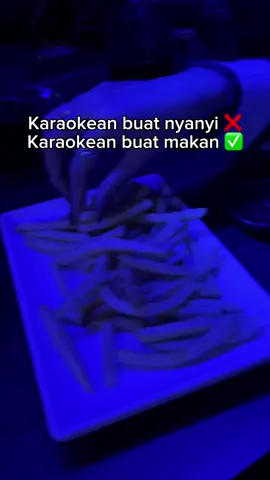 Kekaraoke buat makan doang😂 #hushchocolate #coklatpasangan #coklatviral #fyp #karaoke 