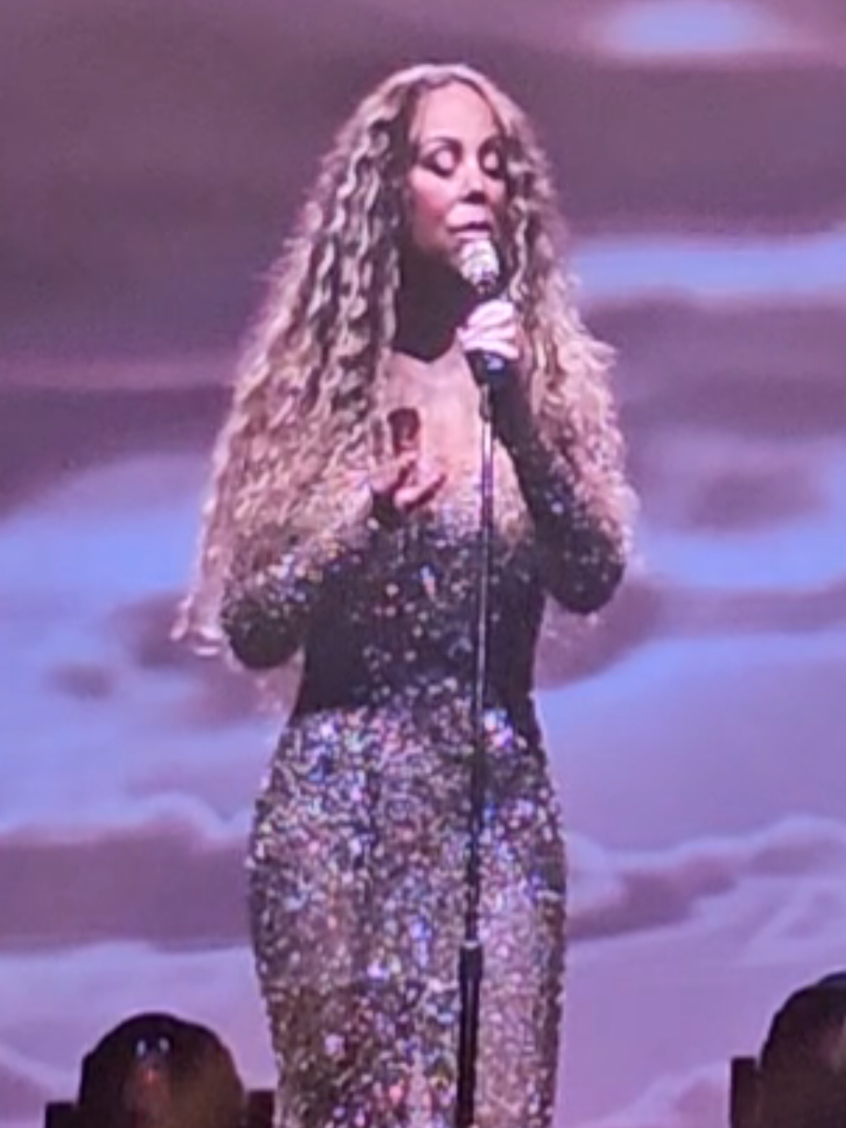 maafkan suara kalau cempreng saya ikutan kerekam😭😭😭 #celebrationofmimi #mariahcarey #flylikeabird #sicc #sentul 