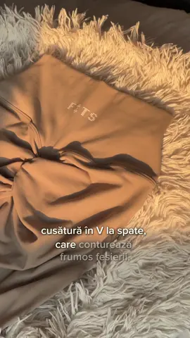 Colanții Muse ascund celulita, conturează talia și oferă un efect de fesieri bombați. 🐈‍⬛  Tu i-ai încercat? #gym #gymclothes #fits #gymoutfit #fyp 