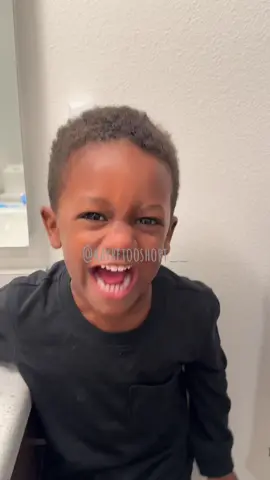 His first official TikTok by himself! Clap for him pls 🥹🤣🫶🏽 #toddlersoftiktok #toddlertok #proudmom #boymom 