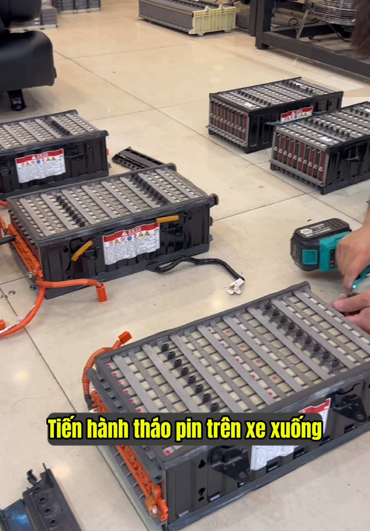 Thay thế pin xe hybrid cho xe lexus rx450H 2013, Pin xe toyota hybrid, inova hybrid, cross HV, Camry hybrid, Altis Hybrid, Crv Hybrid, lexus hybrid, Lexus Rx400h, rx450h, Ls400H, LS600H ES300H #xehybrid #xelaidien #xexangdien #oto #pin 
