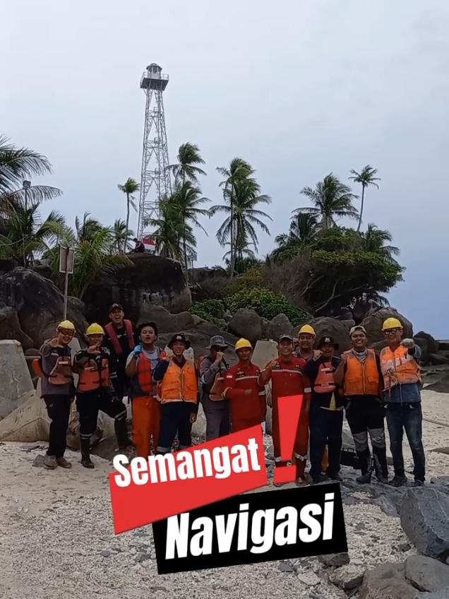 #kawanlaut simak lagi yuk cuplikan video kerja tim KN.Adhara di Menara Suar Pulau Kepala wilayah kerja Distrik Navigasi Tipe A Kelas I Tanjungpinang, (04/10/25). #optimis #kemenhub151 #djplkemenhub151 