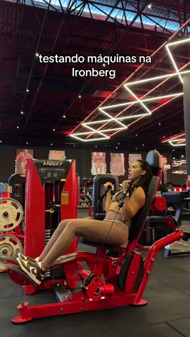 Mais uma máquina, essa de bíceps é tudoooo @Ironberg #gym #GymTok #fy 
