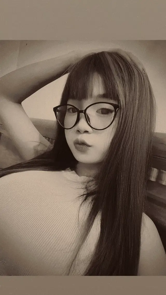 Muốn suy nghĩ đơn giản để có một cuộc sống dễ dàng . Nhưng cuộc đời này đâu có đơn giản như ta nghĩ