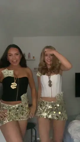 💸💸#fyp #foru #golddigger #halloween @sophs #costumeinspo 