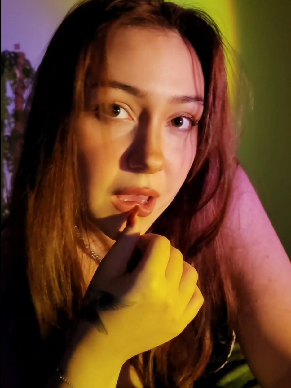 oh my god.  #wlw #tears #transition #sabrinacarpenter #fyp