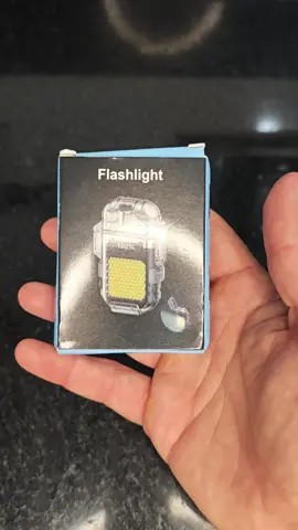 Isqueiro Elétrico LED Recarregável USB #isqueiro #lanterna #chaveiro #led #tiktokshop 