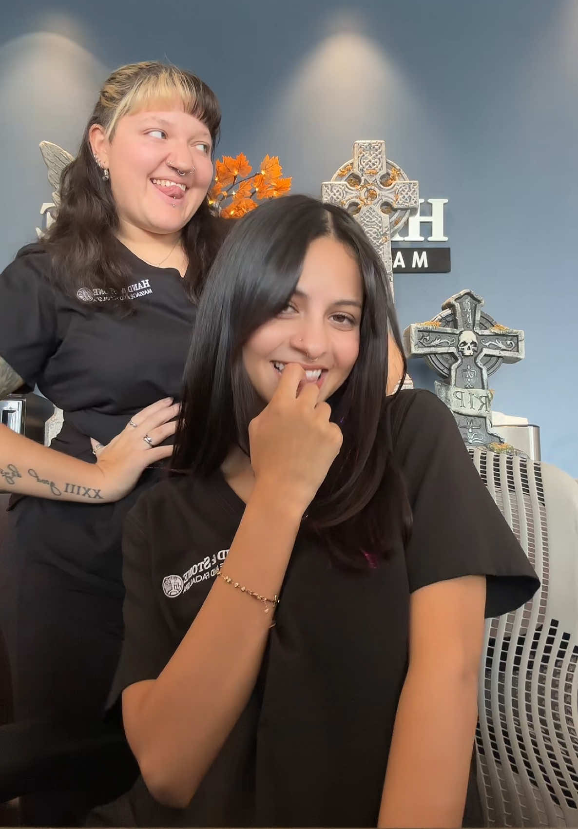🧎🏽‍♀️🧎🏽‍♀️🧎🏽‍♀️@val <3 