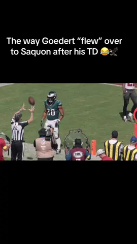 The hit on the helmet 😂😂💚🦅 #philadelphiaeagles #eagles #dallasgoedert #saquonbarkley #jordanmailata #nfl #football #funny #touchdown #fyp #foryoupage 🏈