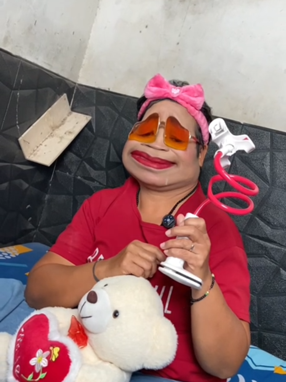 ✨ Lazypod Scroll TikTok – Rebahan Tetap Produktif! ✨ Holder HP fleksibel yang bisa dijepit di kasur, meja, atau tembok. Cocok buat scroll TikTok, nonton drama, live streaming, atau video call tanpa pegel tangan!#Lazypod #LazypodHP #HolderHP #HolderFleksibel #ScrollTikTok #RebahanNyaman #NontonSantai #GadgetKekinian #AksesorisHP #HolderKasur #HPHandsfree #HolderAntiPegel #LazypodTiktok #AksesorisViral #GadgetTools #NontonNyaman #RebahanProduktif #HolderViral #HPStand #HolderKekinian