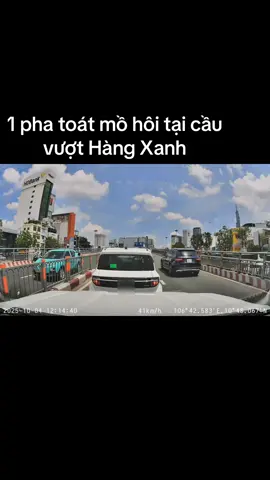 Không biết phía trước bị gì. Làm mấy a chạy sau dồn toa. Mình thì may mắn ko sao. #antoangiaothong