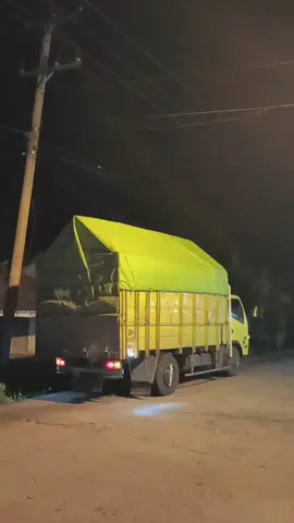 tidak lulus di bangku sekolah bukan berarti tidak bisa sukses di bangku kemudi😉 #haikalbajol #trucklovers_indonesia #fypage 