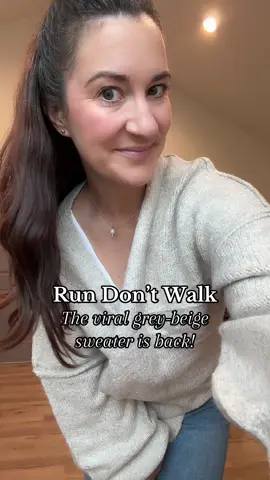 This sweater is SO good 😍✨ #sweater #sweaterweather #fall #tiktokshop #tiktokmademebuyit #outfit #falloutfit 