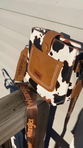 Wrangler 🐮 Crossbody Bag, comes in multiple colors #falldealsforyou #tiktokshopfinds 