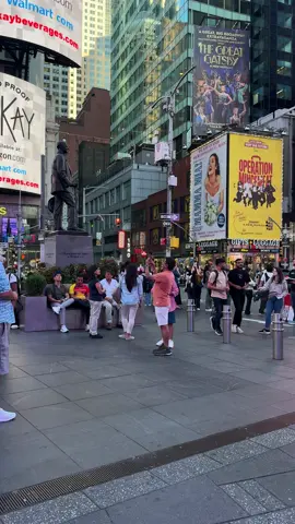 NewYorkHere – aesthetic NYC walks & vibes. ✨ Explore urban streets, culture & hidden corners 🌆 Daily New York lifestyle videos & city rhythm 🎥 For dreamers, creators & lovers of city aesthetics