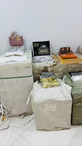 منتظرين كل عملائنا من كل مكان في مصر تم استلام الحاويه بفضل الله اكتر من 300 موديل كلها تميز واسعار ❤️‍🔥 انتظرنا قريبا جدا 👜👜👜👜🇨🇳🇨🇳🇨🇳🇨🇳🇨🇳🇨🇳🇨🇳🇨🇳#الشعب_الصيني_ماله_حل😂😂 #Bags #شنطه #ترند #مكتب ميلانو لاستيراد الشنط الحريمي