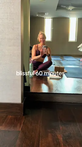 Chicago Marathon Training- Week 15 Day 3: 60 min vinyassa yoga 🤍✨ #fyp #yoga #vinyasa #SelfCare #marathontraining @ATHLETA @abercrombie @New Balance 