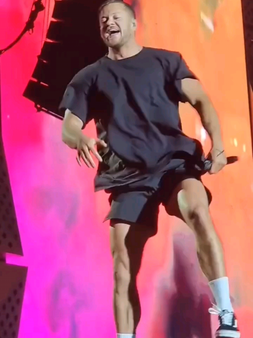 Thunder #imaginedragons #loomtour #danreynolds #thunder #barazil 