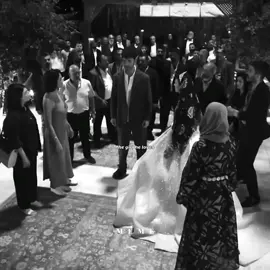 And he’s gonna love her even more than she loves him 💕  The slow burn between them last episode was hitting I’m so SAT Serhat bey can’t control himself around yılda at all  #halefköklerinçağrısı #ilhanşen #birandamlayilmaz #yılser #fyp  (Halef, yılser, ilhan Şen, biran dalma yilmaz, Turkish series, viral, halef köklerin çağrısı, Turkish drama, مسلسلات تركية, مسلسل الخليفة)