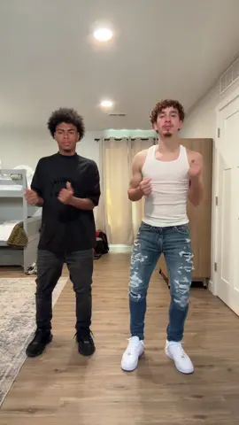 about to slide to this football game🔥🏈 (Dc: Me) #fypシ゚viral #michigan #dance #michigancheck #chi_dlo 