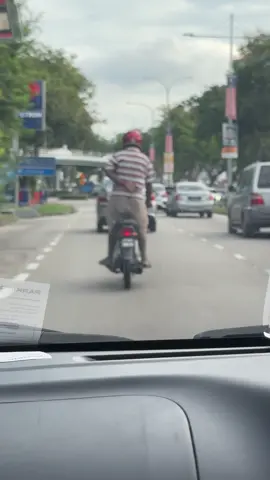 Aku syak dia undercover 🤣🤣