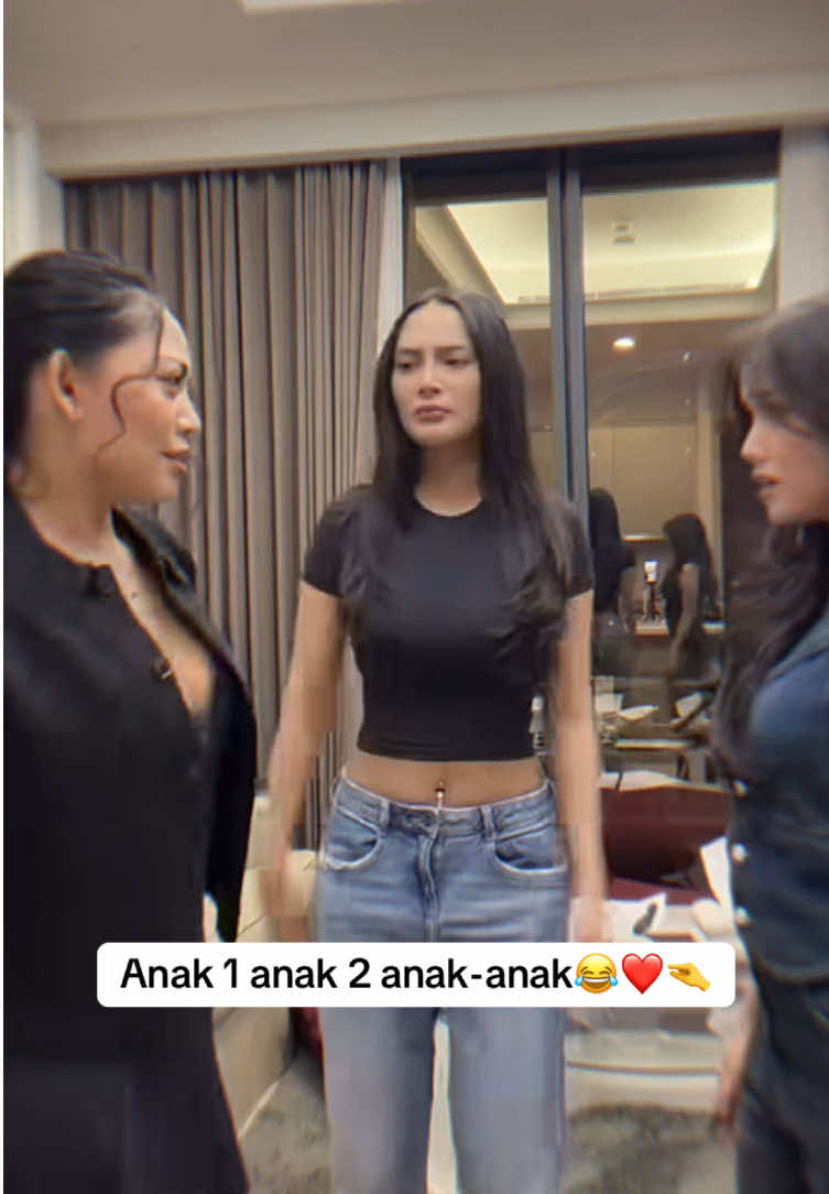 #CapCut lucu banget kalian😭😭😂@Erika Carlina @Rachel vennya #mbaer #fuji #fujian #rachelvennya #erikacarlina #ngakakkocak #lucu #random #fypシ゚ #fypviralシ #capcut_edit #jedagjedug #masukberanda 