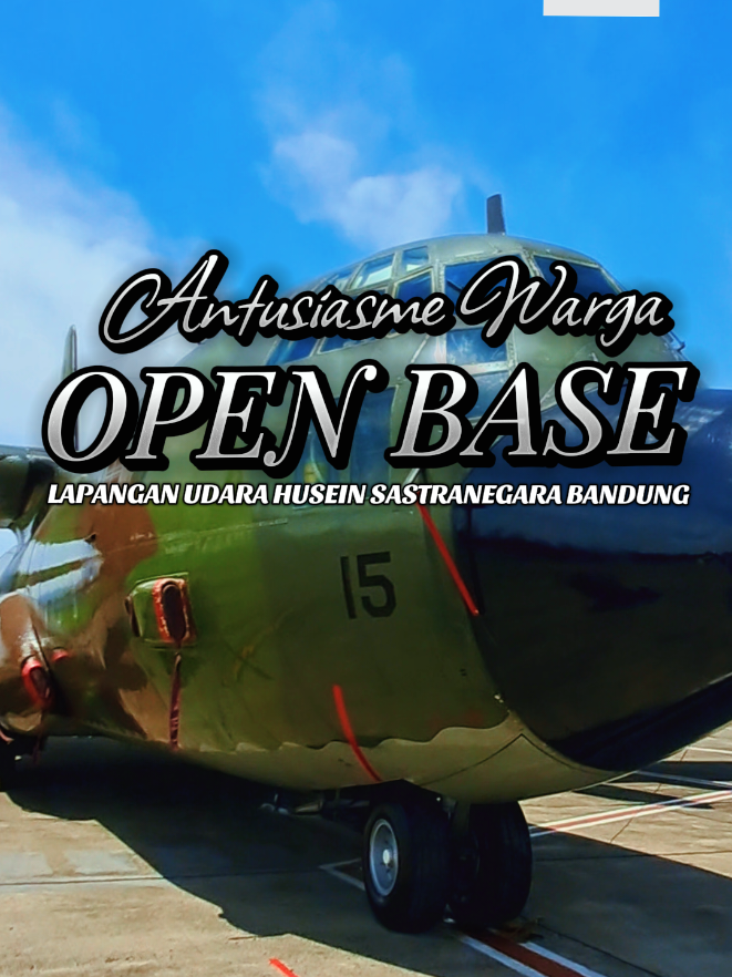 Masyarakat umum datang ke lapangan udara TNI AU atau  Bandara  Husein Sastranegara Bandung dalam rangka HUT ke-80 TNI. Mereka membawa anak-anak sekalian wisata edukasi gratis dan bisa berfoto dengan pesawat hercules yang ada disini.  Para crew pesawat berfoto bersama warga & anak-anak yang bercita-cita menjadi tentara dan pilot.  #huttni #tni #huttni80 #bandung #huseinsastranegara 