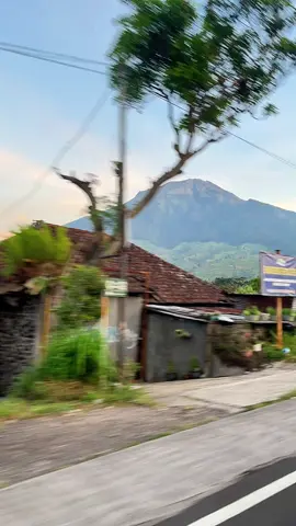 jalan indah di temanggung menuju Dieng dengan view Gunung sumbing #fyp #temanggung #temanggung24jam #temanggunghits #gunungsumbing 