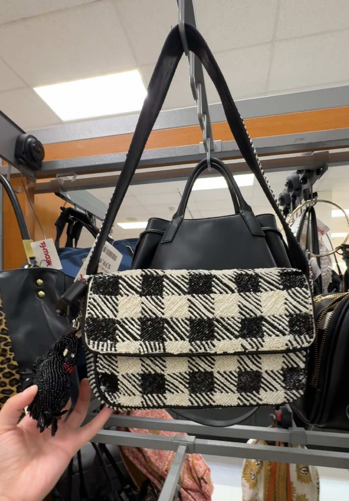 They had so many good things here! This location is pretty big too bc it’s mixed in with Home Goods 😍 @TJ Maxx @HomeGoods | #tjmaxx#homegoods#tjmaxxfinds#fallbags#fypage