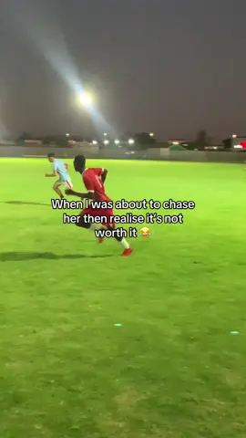 Don’t chase her 😂#soccerskills #soccerplayers #footballers #footballer 