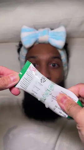 SATISFYING. 😆🧴 #skincare #ASMR #fyp #couple #mtl 