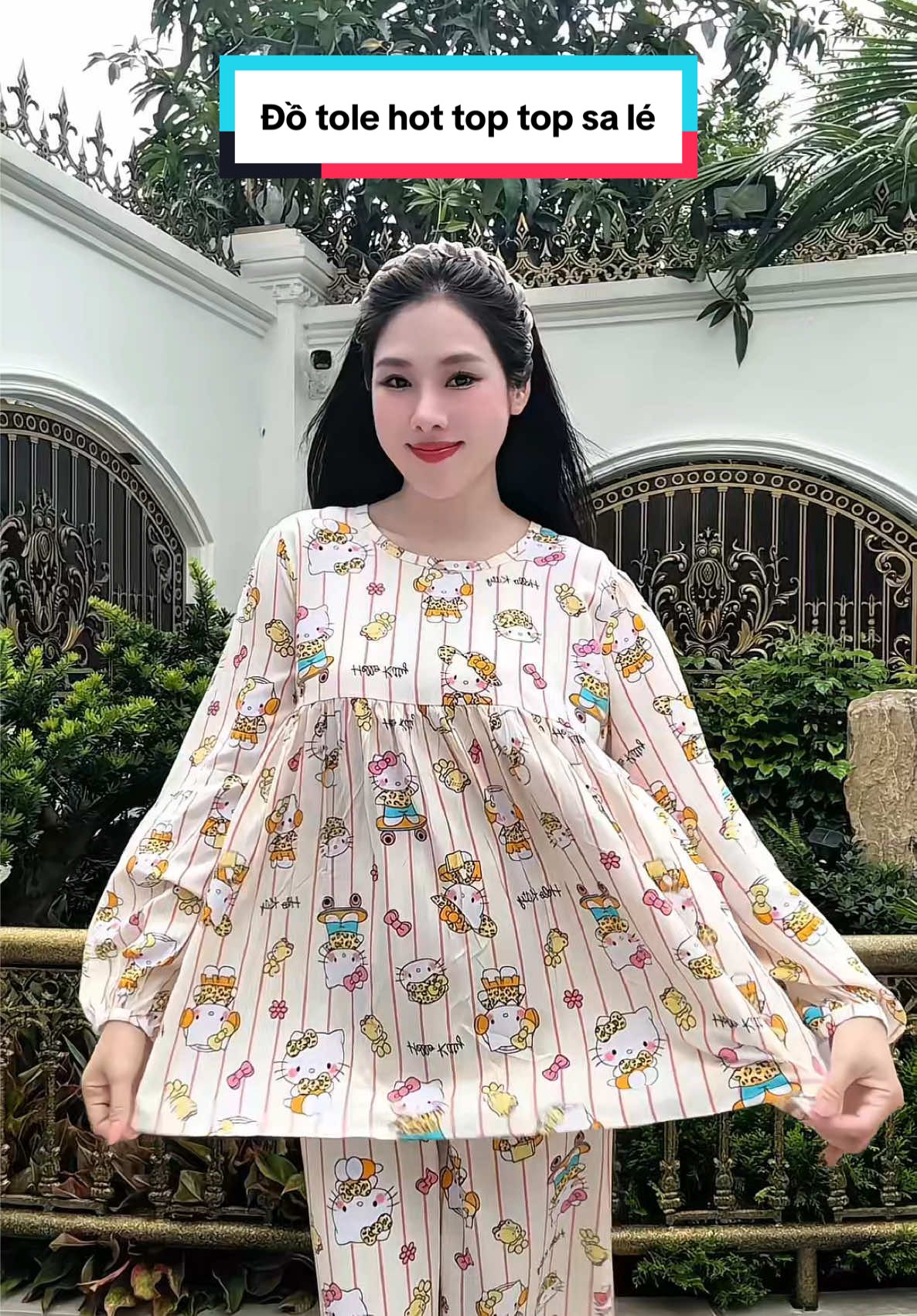 Ngày nào cũng đi canh có ctrinh là săn cho có giá tốt. Đồ tole mặc nó đã gì đâu á #dotole  #donguxinh  #thoitrangnu  #myoutfit  #emilyhuong 