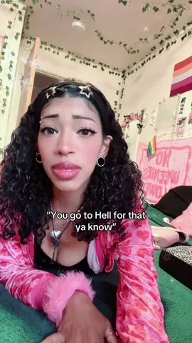 knowing me, I’ll probably get reincarnated as a bug & still be gay.🐞#wlw #wuhluhwuh #queer #girlkisser🙇‍♀️ #fypシ 